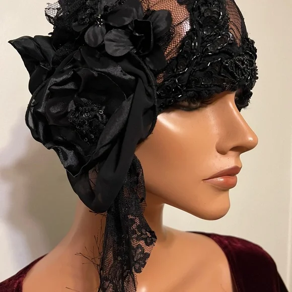 Elegant Black Lace Cloche Hat display picture 2